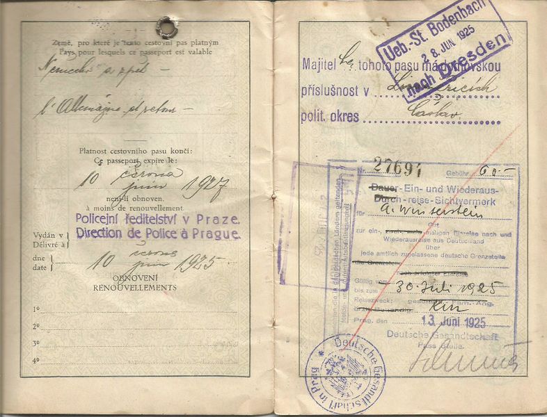 Файл:Czechoslovakia-passport-04.jpg